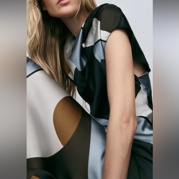 Sold sold Zara printed satin midi dress - Picture 5 of 5
